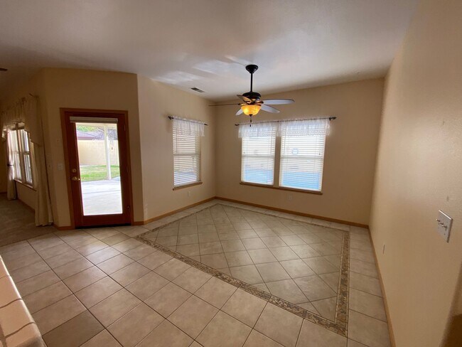 Foto del edificio - Beautiful Spacious& Cozy Home Rent Ready!