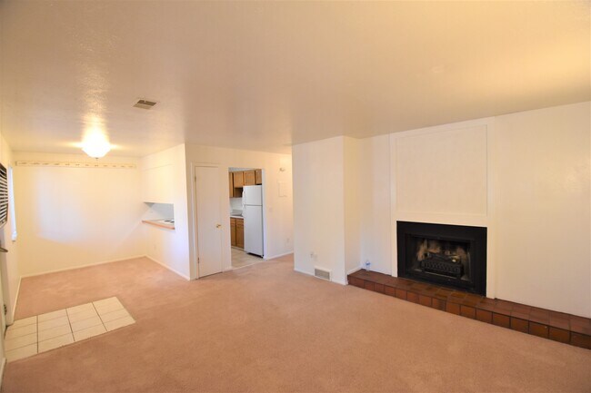 Building Photo - 735 Arapahoe Ave