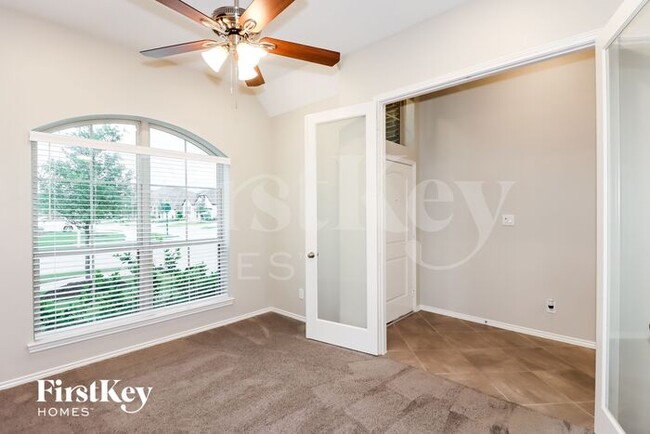 Building Photo - 335 Jolly Ginger Dr