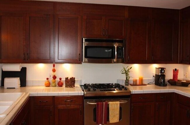 Foto del edificio - Large Carlsbad Townhouse, 2 Primary Bedroo...