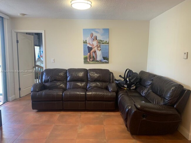 Foto del edificio - 11800 SW 18th St