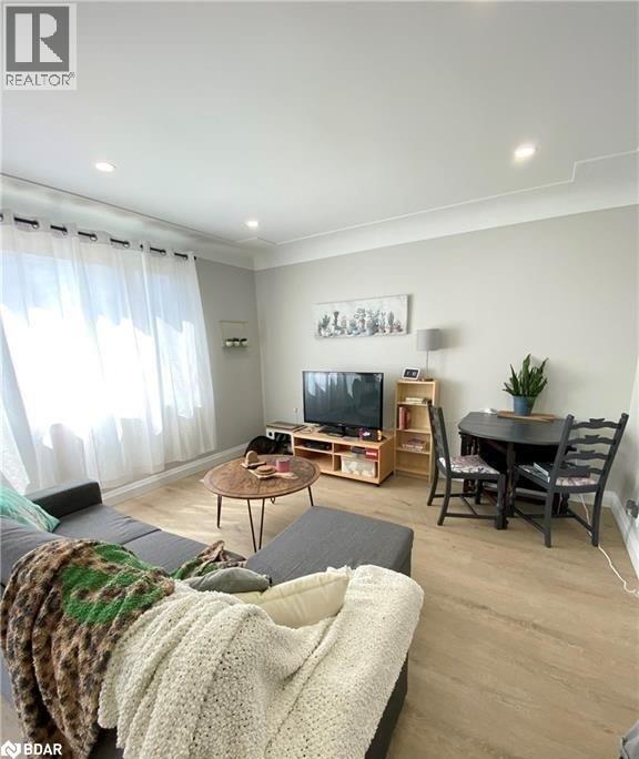 Photo du bâtiment - 889 Fennell Ave E