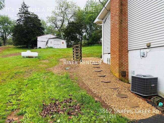 Foto del edificio - 3862 Snapps Creek Rd