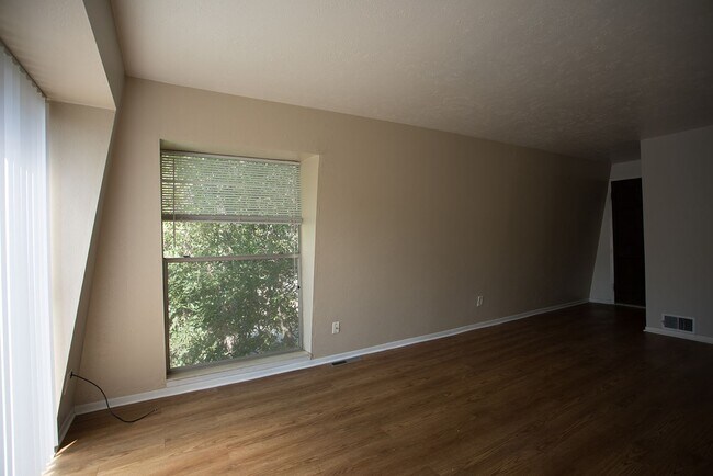 Building Photo - 604 Marine St