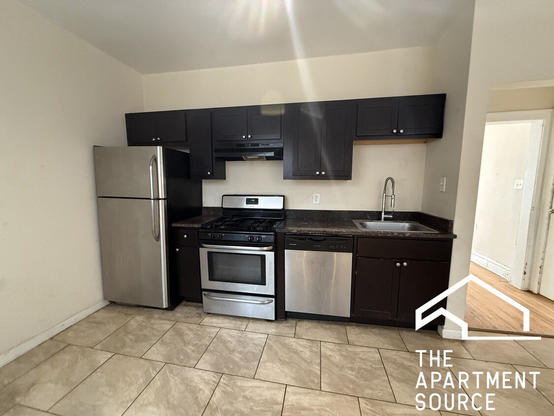 Foto principal - 4819 N Springfield Ave