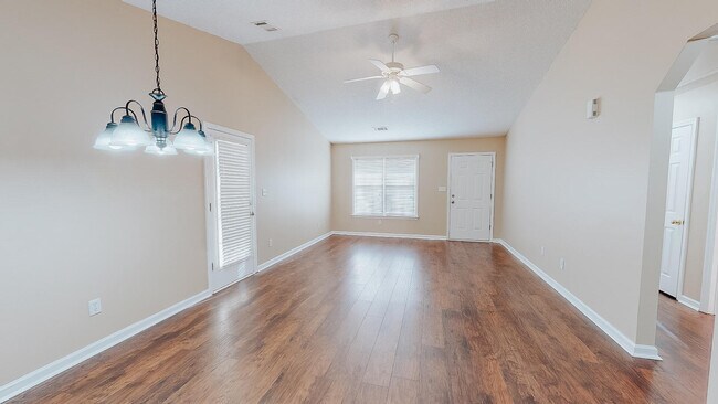 Foto del edificio - 101 Queens Ct