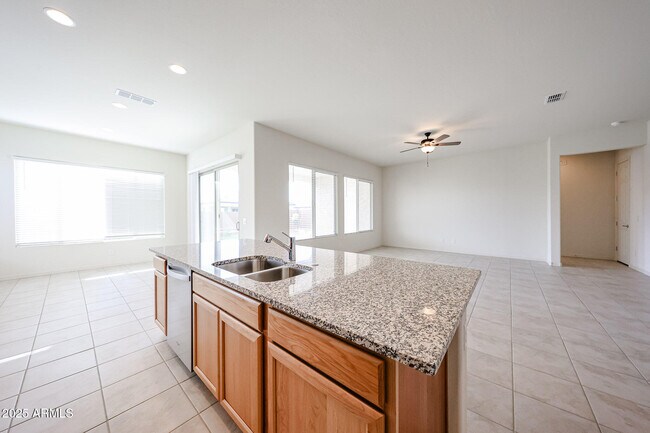 Foto del edificio - 24913 N 170th Dr