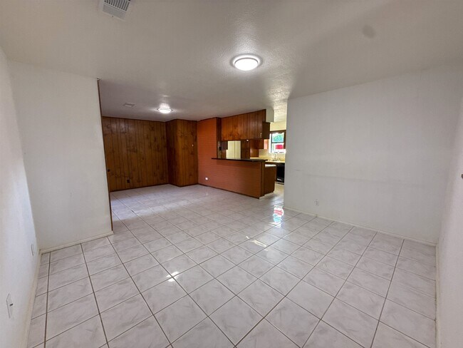 Building Photo - 201 Gumwood Ln