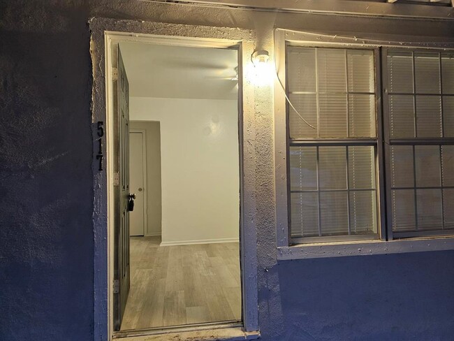 Building Photo - 515 Margil St
