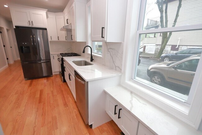 Building Photo - 12 Denvir St