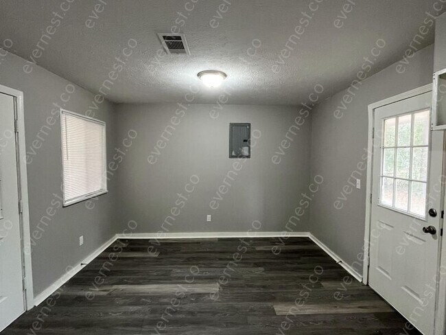 Building Photo - 545 Meadowview Dr