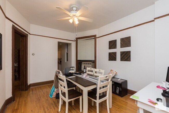 Building Photo - 827 W Aldine Ave