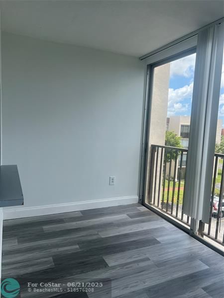Foto del edificio - 9441 SW 4th St