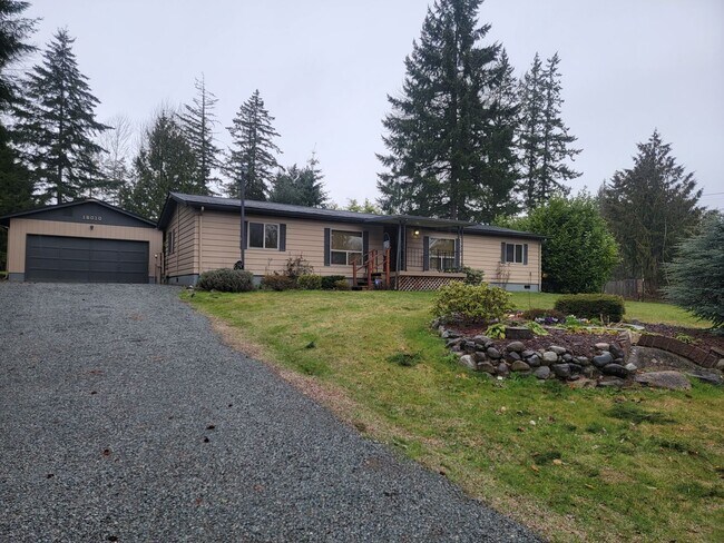 Foto del edificio - Private 3 bedroom home in Puyallup on fenced 0.76 acres!!
