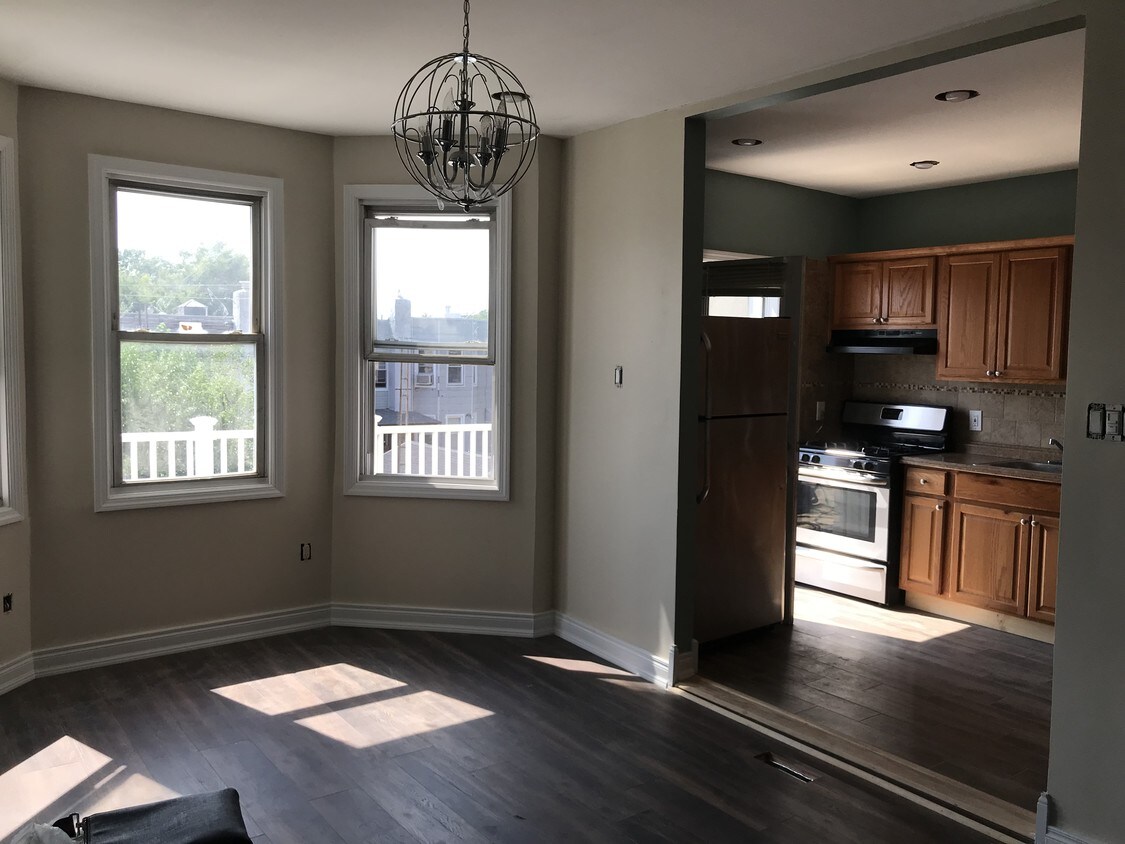 Dinning room / kitchen - 64-26 65th Ln