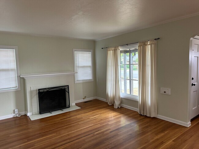 Foto del edificio - 83 E Rosemary Ln