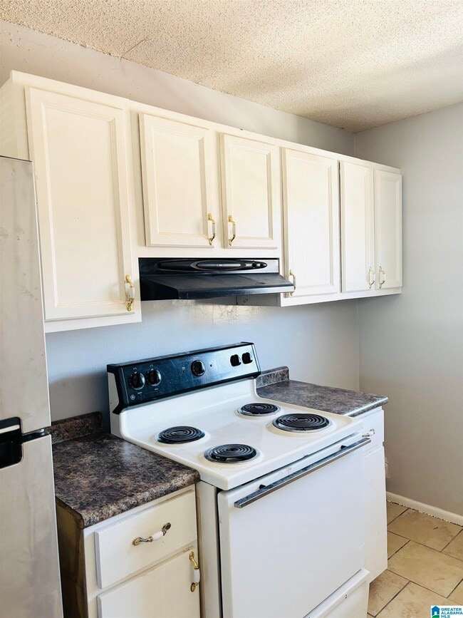 Building Photo - 732 AVENUE F F Ave