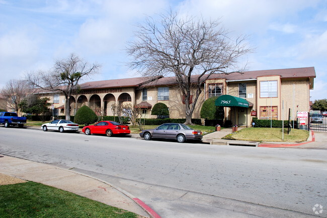 Building Photo - Cliffbrook Condos