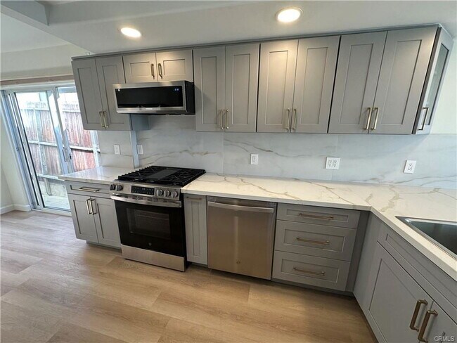 Foto del edificio - 934 Manhattan Ave