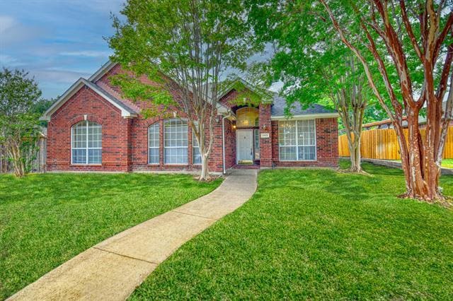 Building Photo - 2413 Balsam Dr