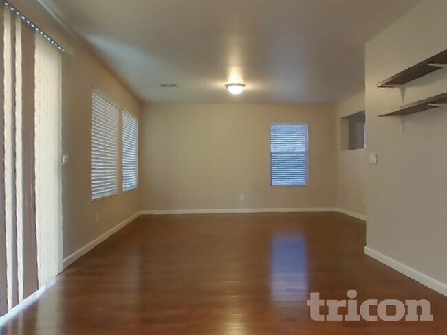 Foto del edificio - 1462 S 220th Ln