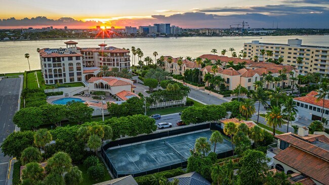 Foto del edificio - 245 Everglade Ave