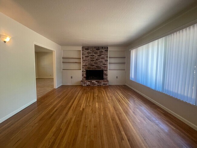 Foto del edificio - 17695 Laurel Rd