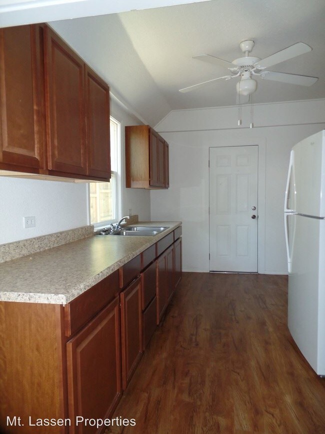 Building Photo - 3 br, 1 bath House - 260 N. Roop Street