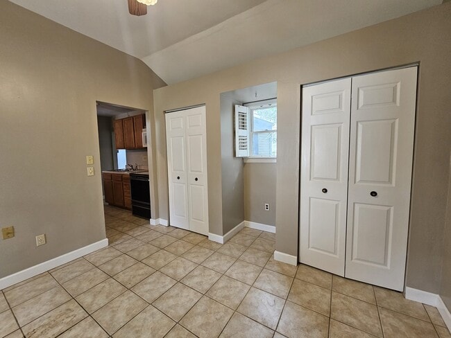 Building Photo - 43 St Celeste Dr