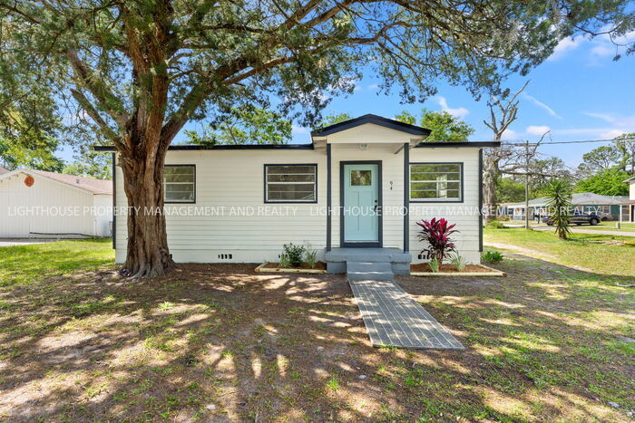 Primary Photo - Cozy & Fully Renovated 2 Bed/1 Bath House ...