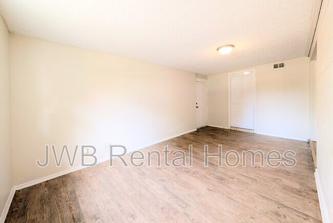 Building Photo - 3359 Phyllis St