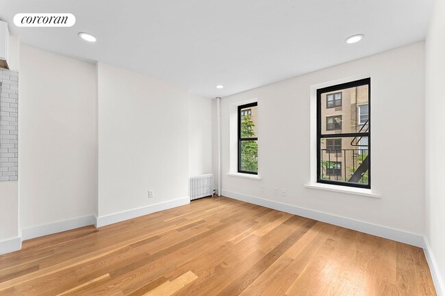 Foto del edificio - 421 E 81st St