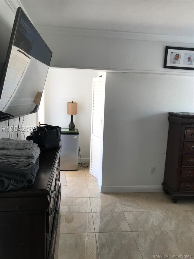 Foto del edificio - 4451 Twin Lakes Blvd