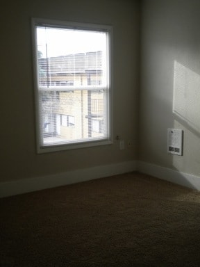 Building Photo - 512 2nd St