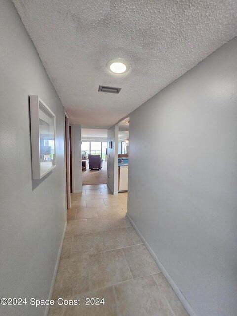 Foto del edificio - 8498 Ridgewood Ave