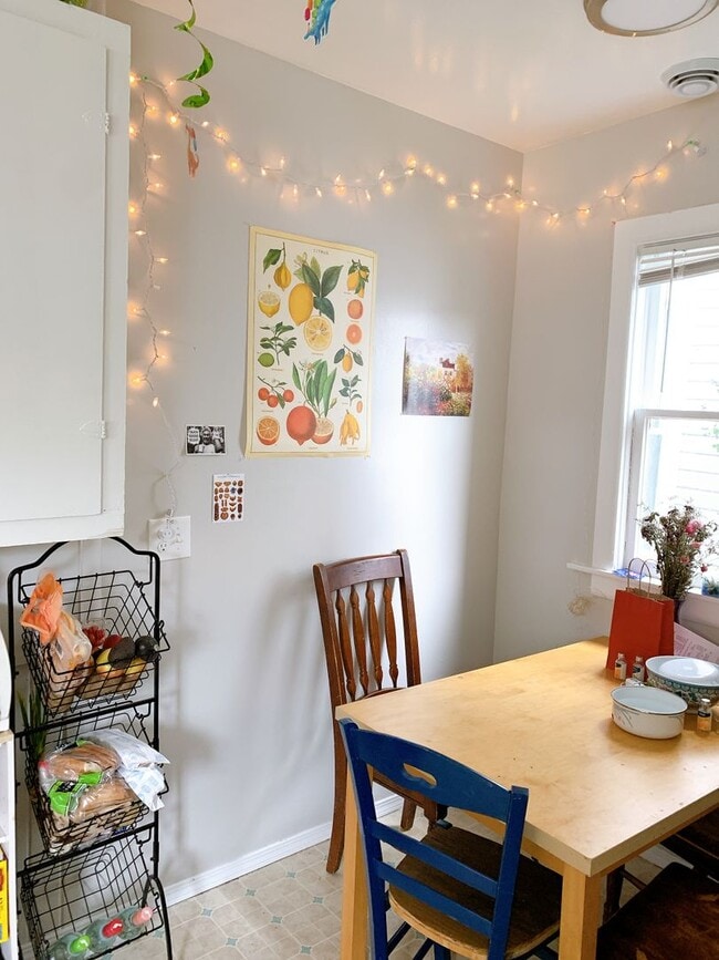 Building Photo - PRELEASE FOR JULY: 5 bdrm/2 bath near WWU and Downtown!