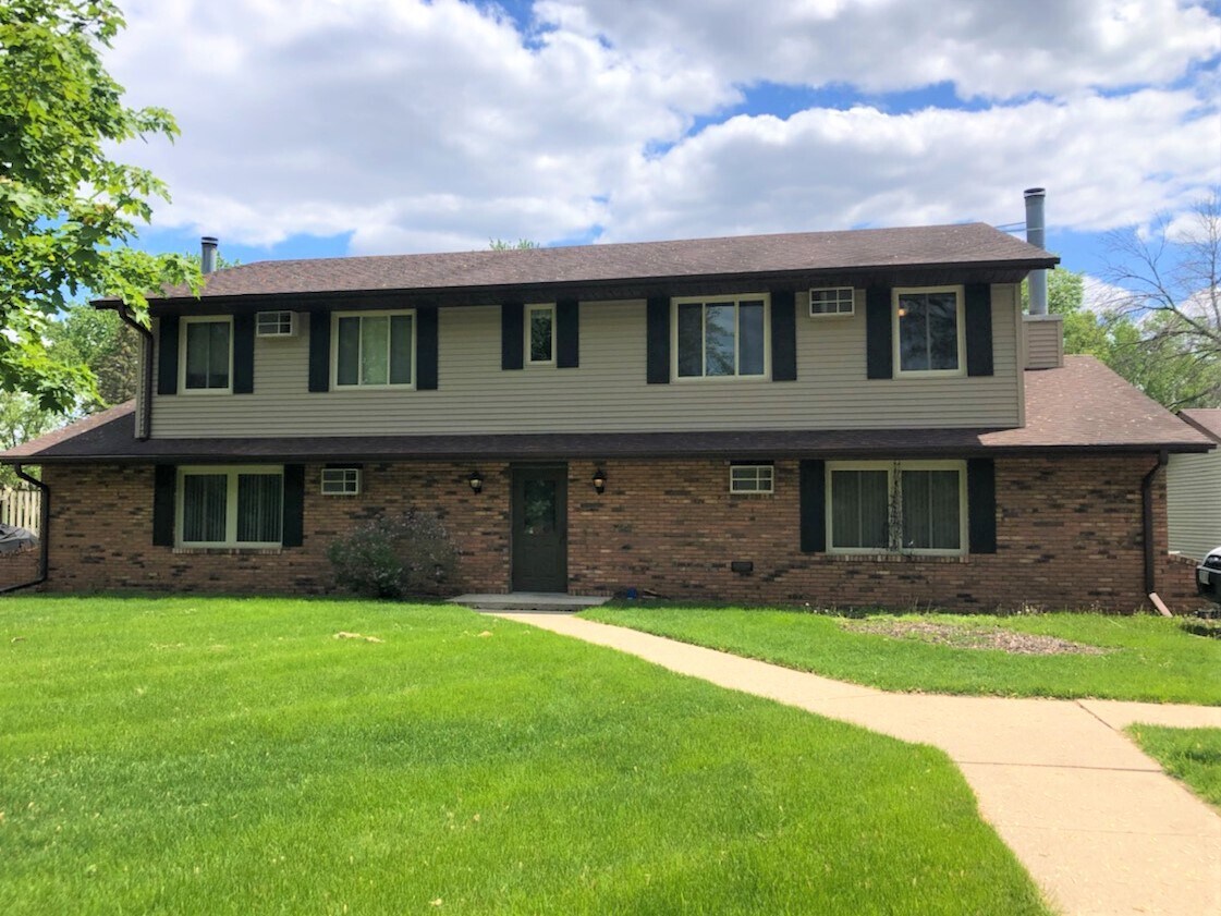 Foto principal - 1016 Parkwood Ln