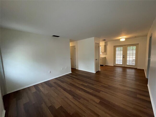 Foto del edificio - 2472 Hyde Park St