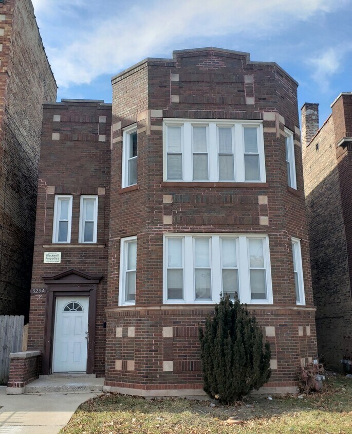 Primary Photo - 8254 S Bishop St