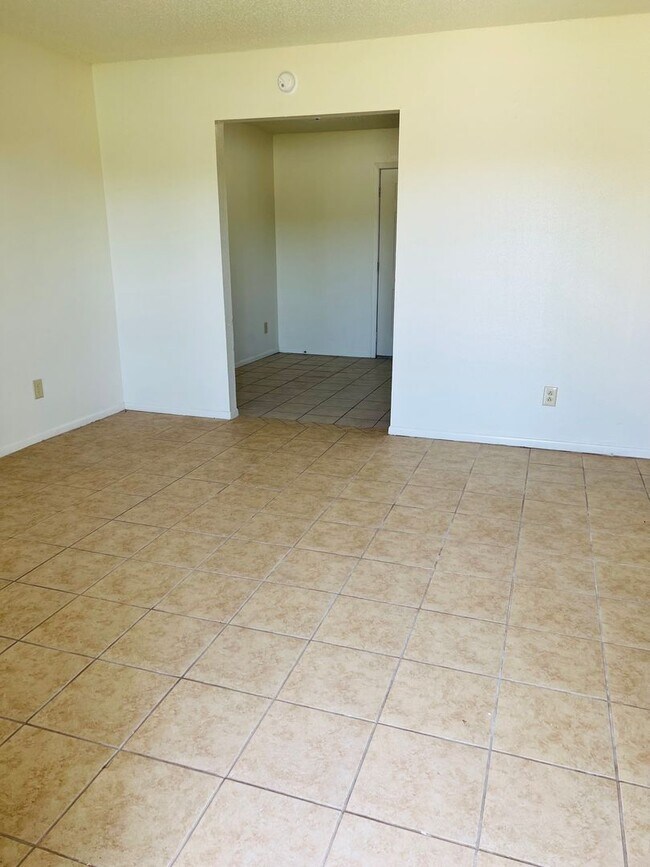 Building Photo - 5919B Bedford, Beaumont, TX 77708