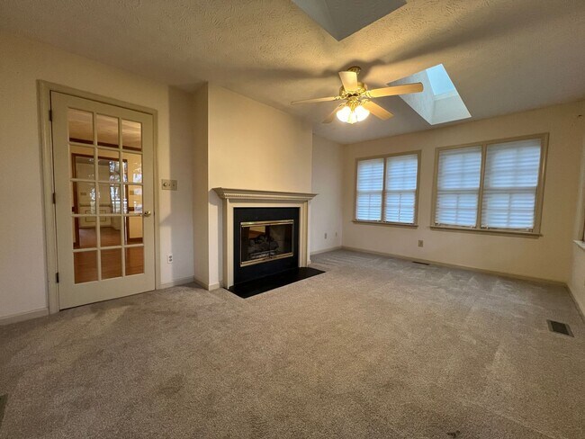 Building Photo - Spacious Home in the Woods of Tabb Neighbo...