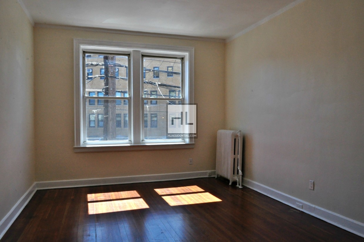 Primary Photo - 23-05 Astoria Blvd