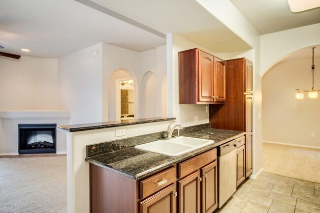 Foto del edificio - 2550 E River Rd