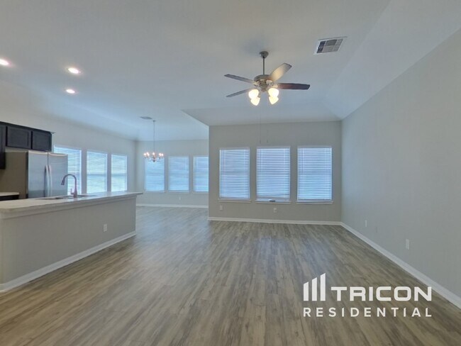 Foto del edificio - 14090 Waukegan Way S