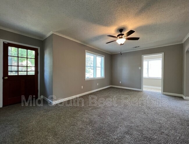 Building Photo - 1053 Ramona St