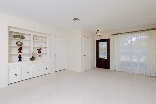 Foto del edificio - 4416 Basswood Ln