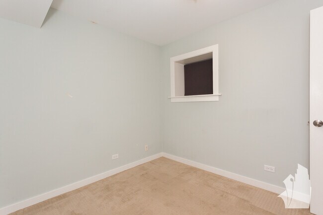Foto del edificio - 820 W Newport Ave