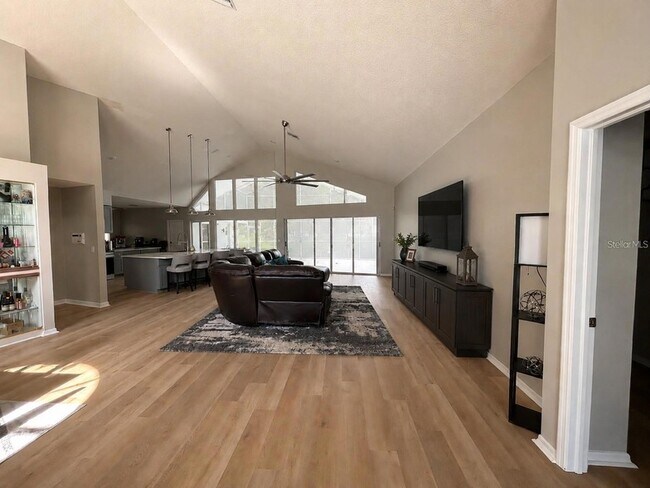 Foto del edificio - 18561 Winding Oaks Blvd