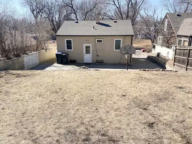 Foto del edificio - 2208 S Covell Ave