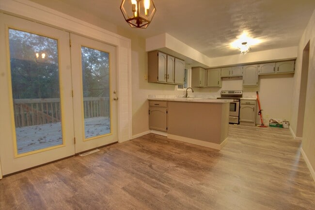 Building Photo - Renovated Orion Home